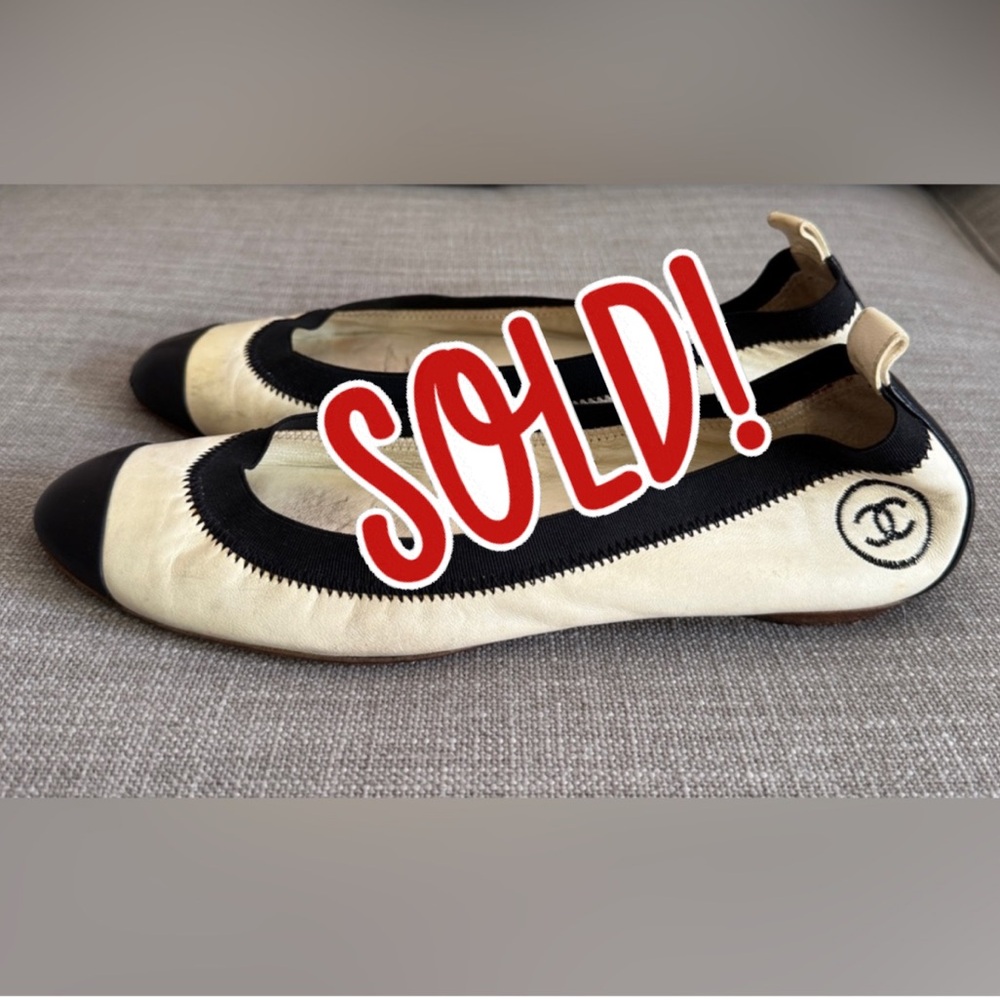CHANEL Cream with Black Trim Ballet Flats. Sz 38. Lambskin. By Karl Lagerfield.